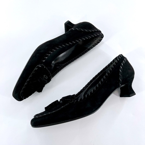 STUART WEITZMAN
Suede Tassel Accents Pumps size 7.5 N - Picture 4 of 12